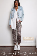 Load image into Gallery viewer, CROPED DENIM JACKET