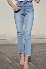 Load image into Gallery viewer, Faith Pipe Leg Jeans
